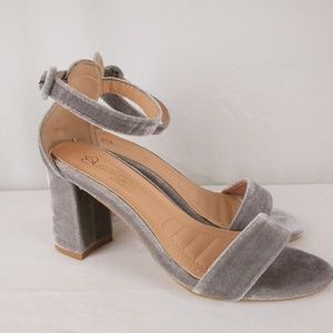 Soft Gray Velvet Ankle Strap Sandals Sz 7